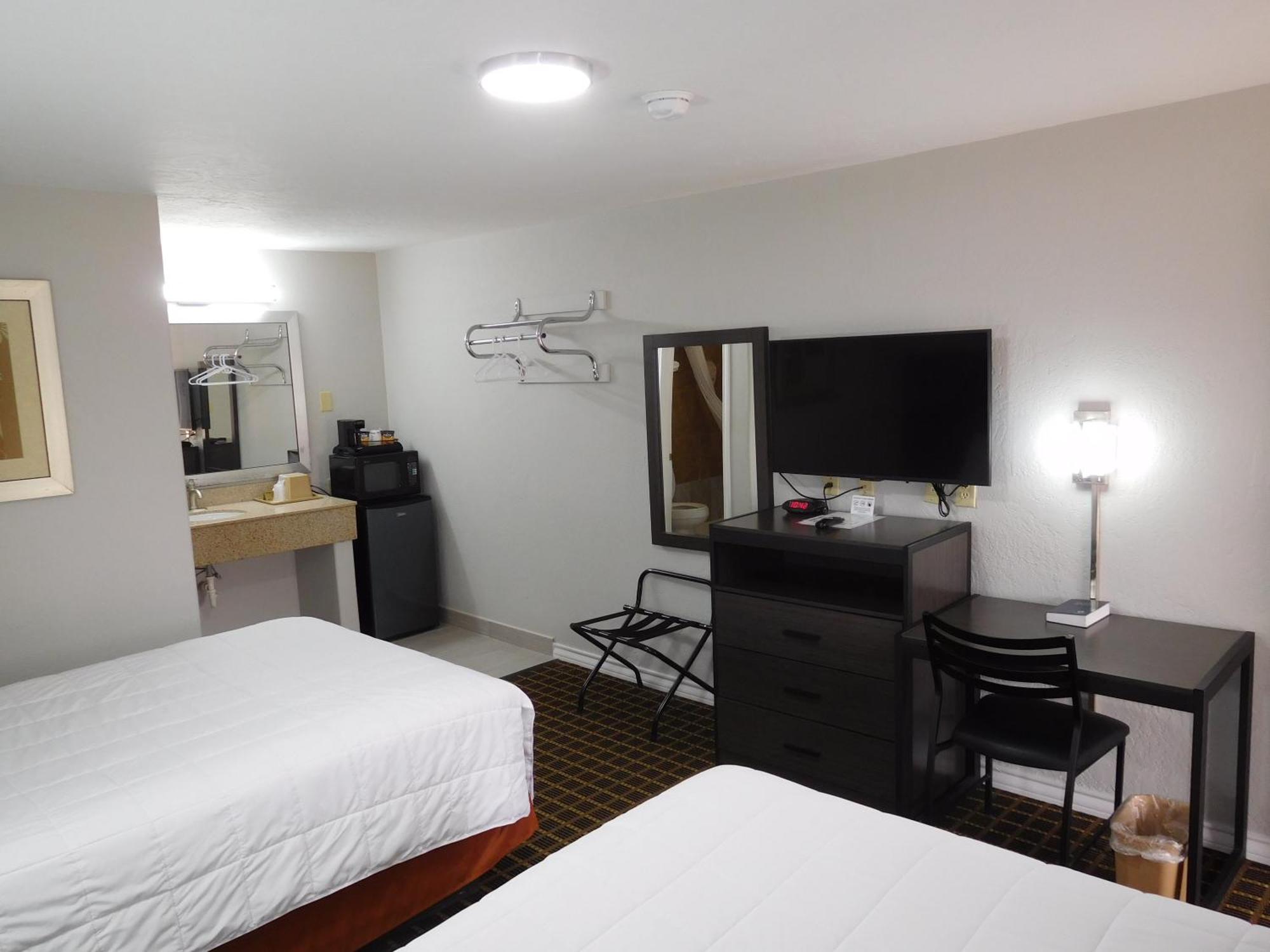 Deluxe Inn Stamford 외부 사진