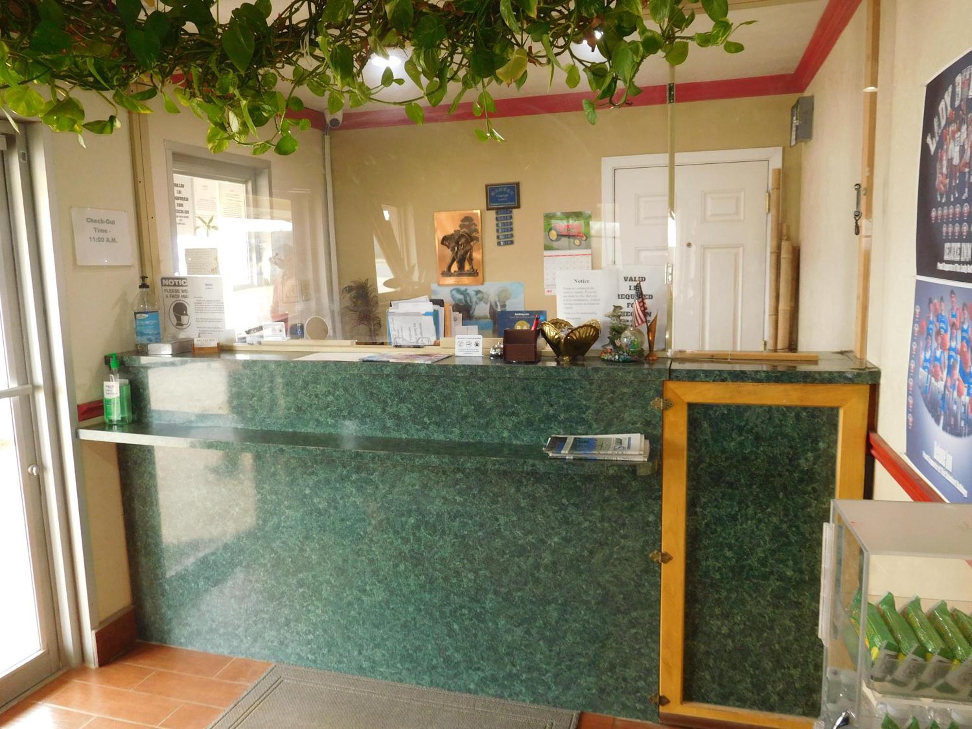 Deluxe Inn Stamford 외부 사진