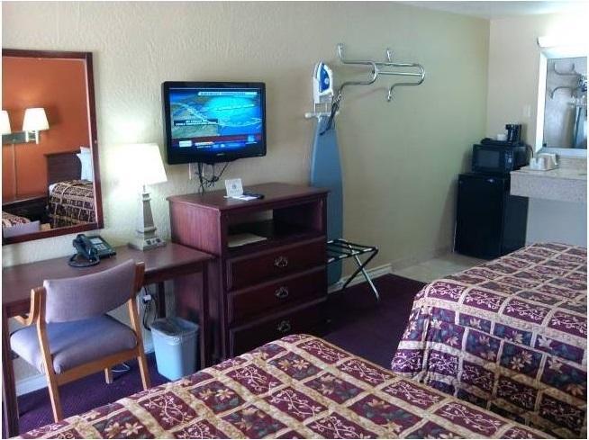 Deluxe Inn Stamford 객실 사진
