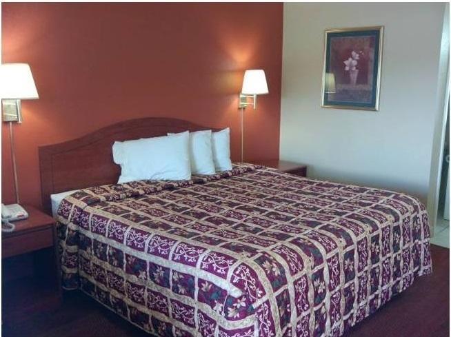 Deluxe Inn Stamford 객실 사진
