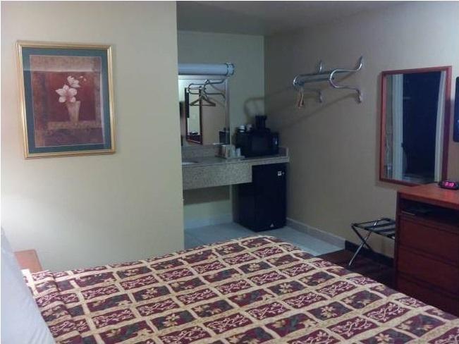 Deluxe Inn Stamford 객실 사진